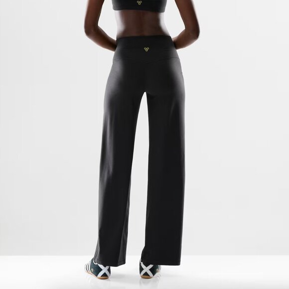 BUTTER Cheeky Asana Hi-Rise Wide Pant - Picture 2 of 8